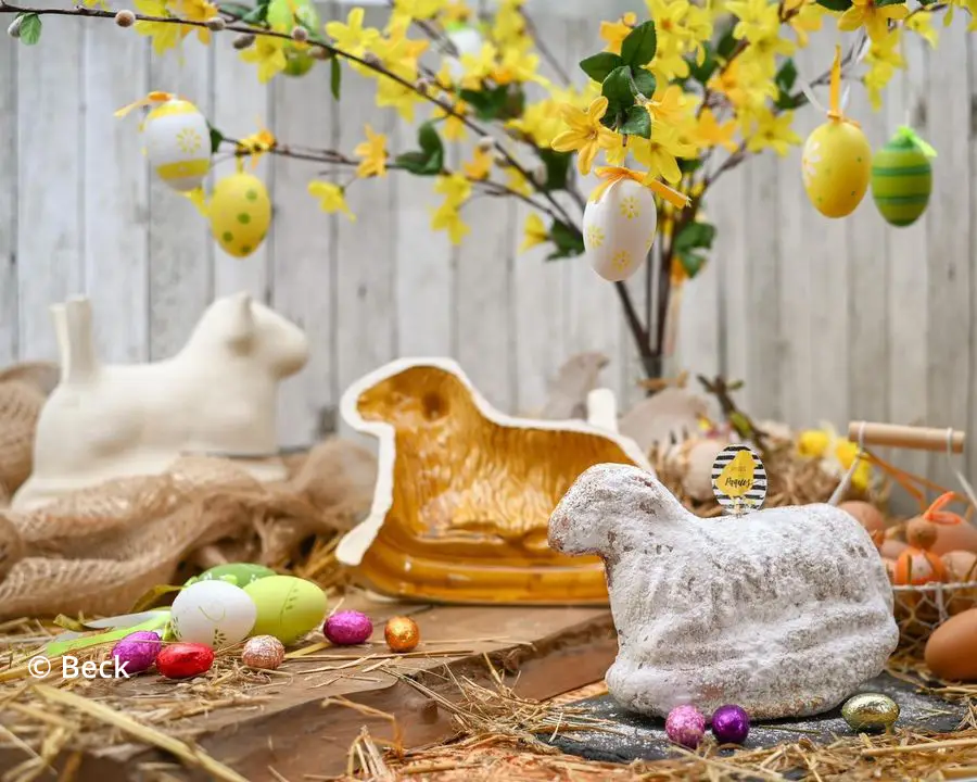 Arbre de Pâques en Alsace avec le traditionnel lamala