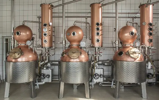 Alambic en cuivre pour la distillation des eaux-de-vie d'Alsace